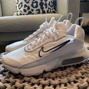 NIKE AIR MAX 2090
